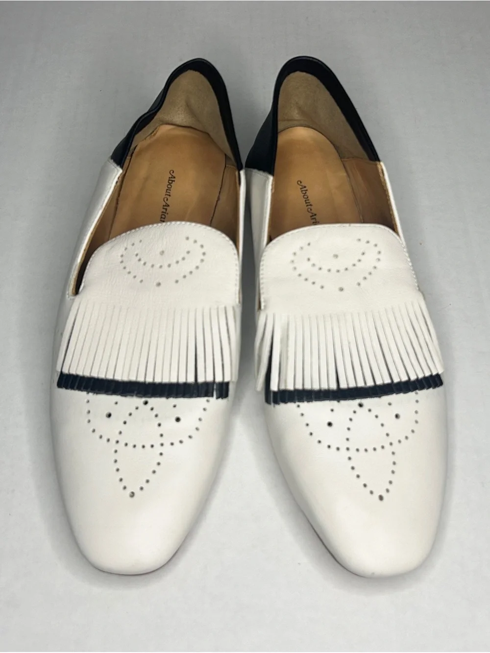 About Arianne Women's Size 8 White & Black Fringe Leather Loafers